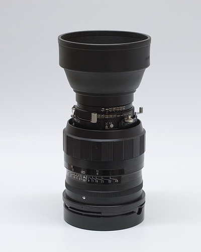 objektiv Mamiya Sekor 150 mm f/5.6 se sluneční clonou